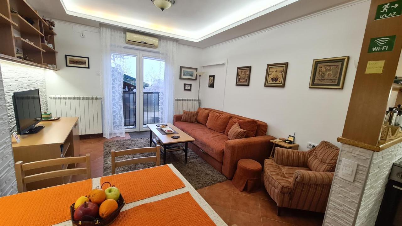 Apartment Akacija Gardens Beograd Bagian luar foto