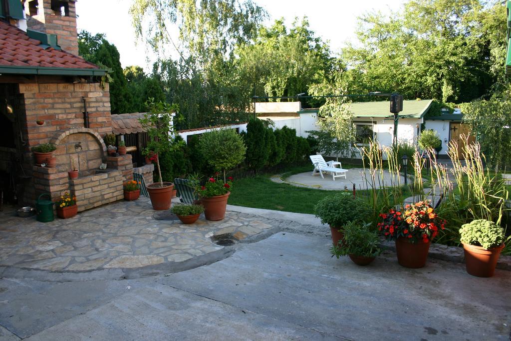 Apartment Akacija Gardens Beograd Bagian luar foto